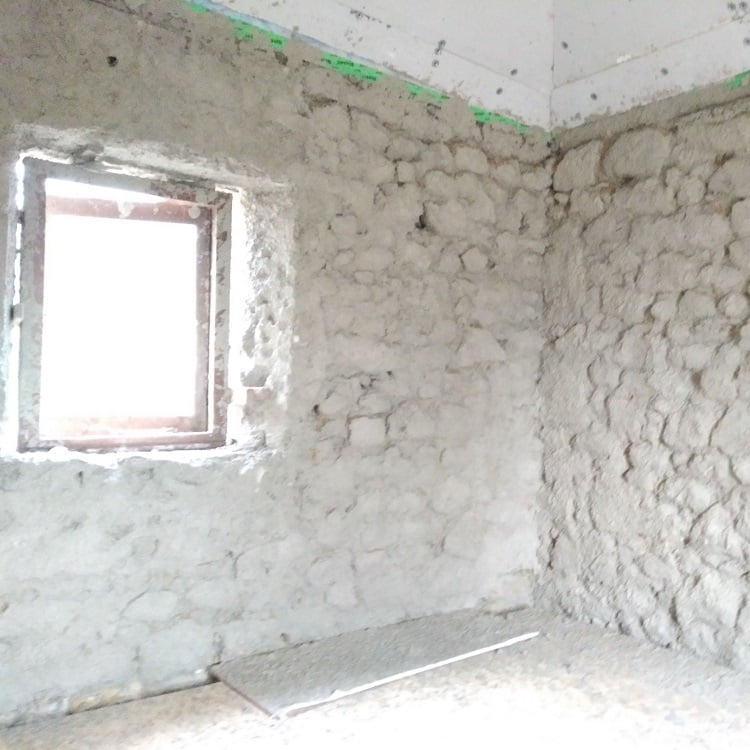 Harling coat using traditional lime plaster