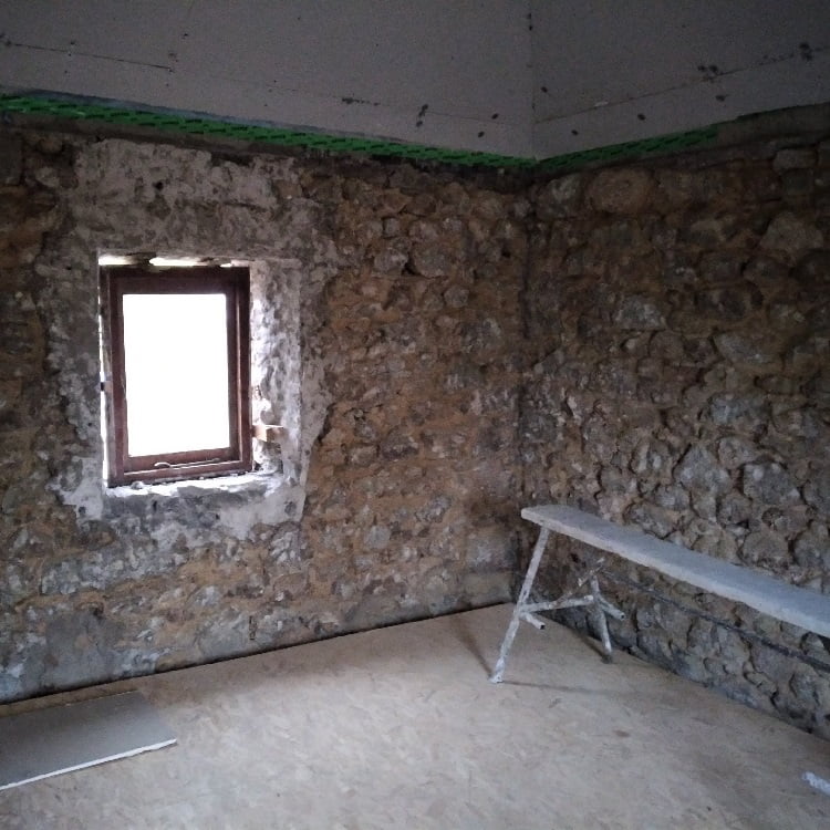 Preparing a wall for lime plastering